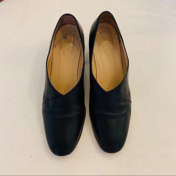 Classic Black Women's Heels - Picture 4 of 12